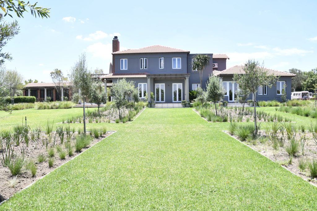 saddlebrook03 Landscaped garden and lawn, Saddlebrook Estate